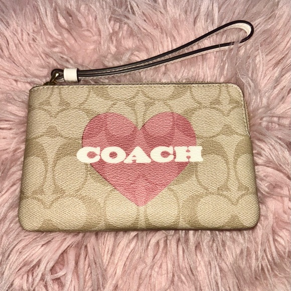 NEW Coach Signature Coated Canvas Heart Print Corner Zip Wristlet - Picture 2 of 15